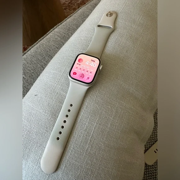Apple Watch Series 8 GREAT condition! - Picture 3 of 4